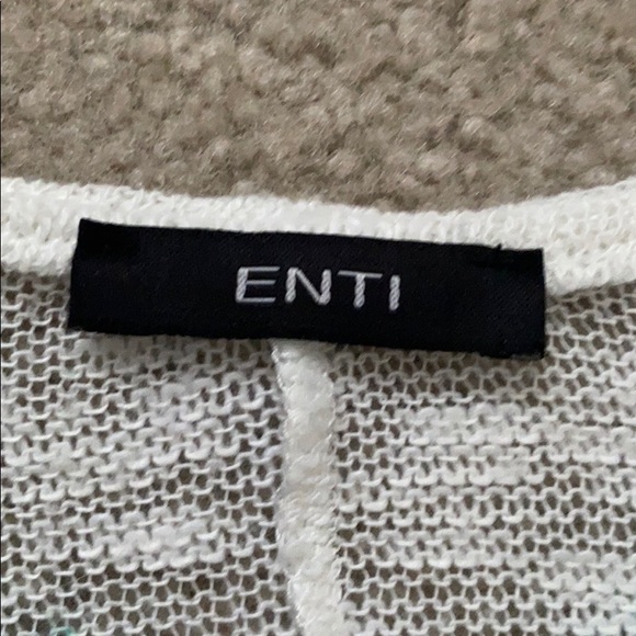 Patterned Top - Picture 3 of 3